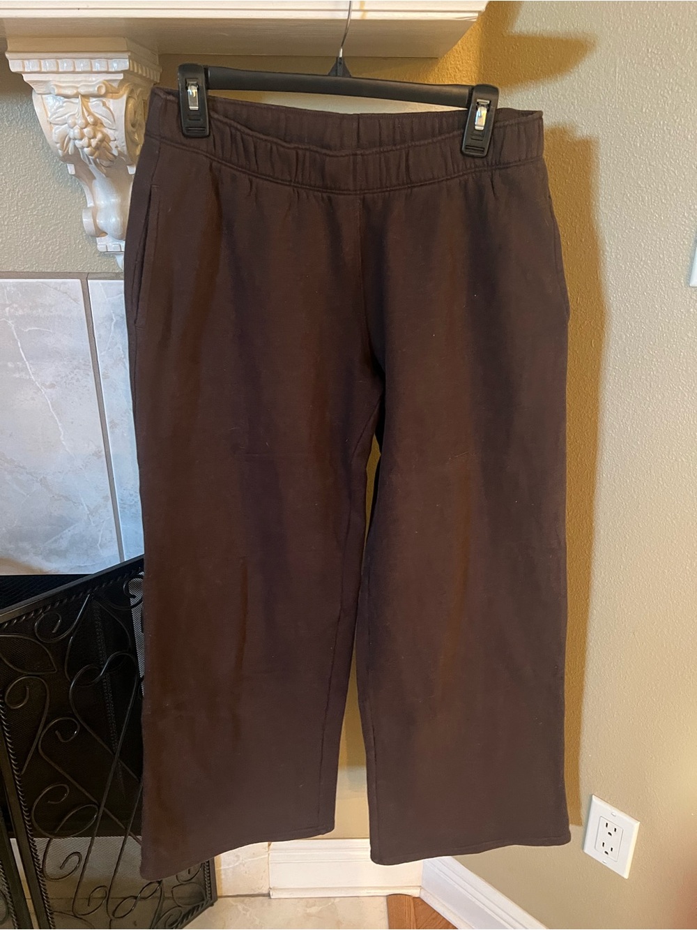 Woman’s  hollister heart pocket cropped sweatpants